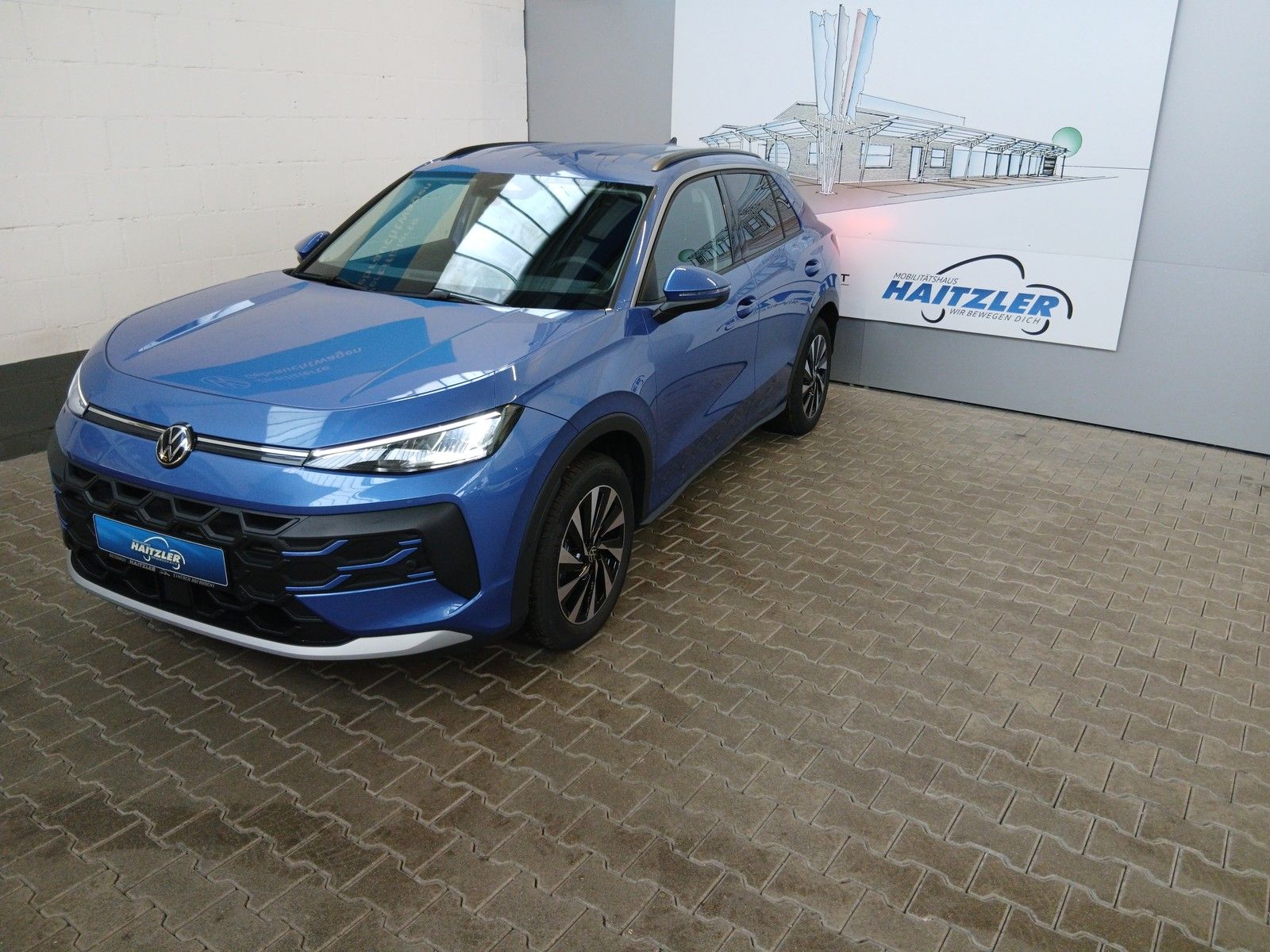 Fahrzeugabbildung Volkswagen T-Roc Life 1.5 eTSI DSG + ACC +LED+Navi +Keyless