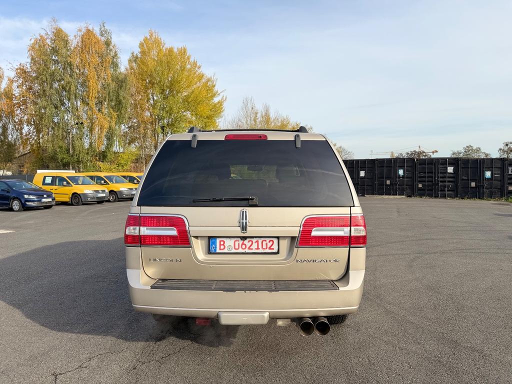 Lincoln Navigator