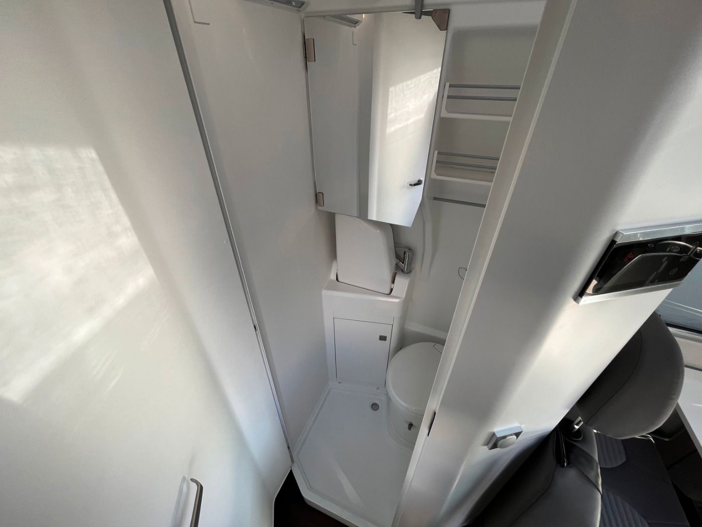 Volkswagen Grand California 600 HOCHBETT LED STANDH LED foto 10