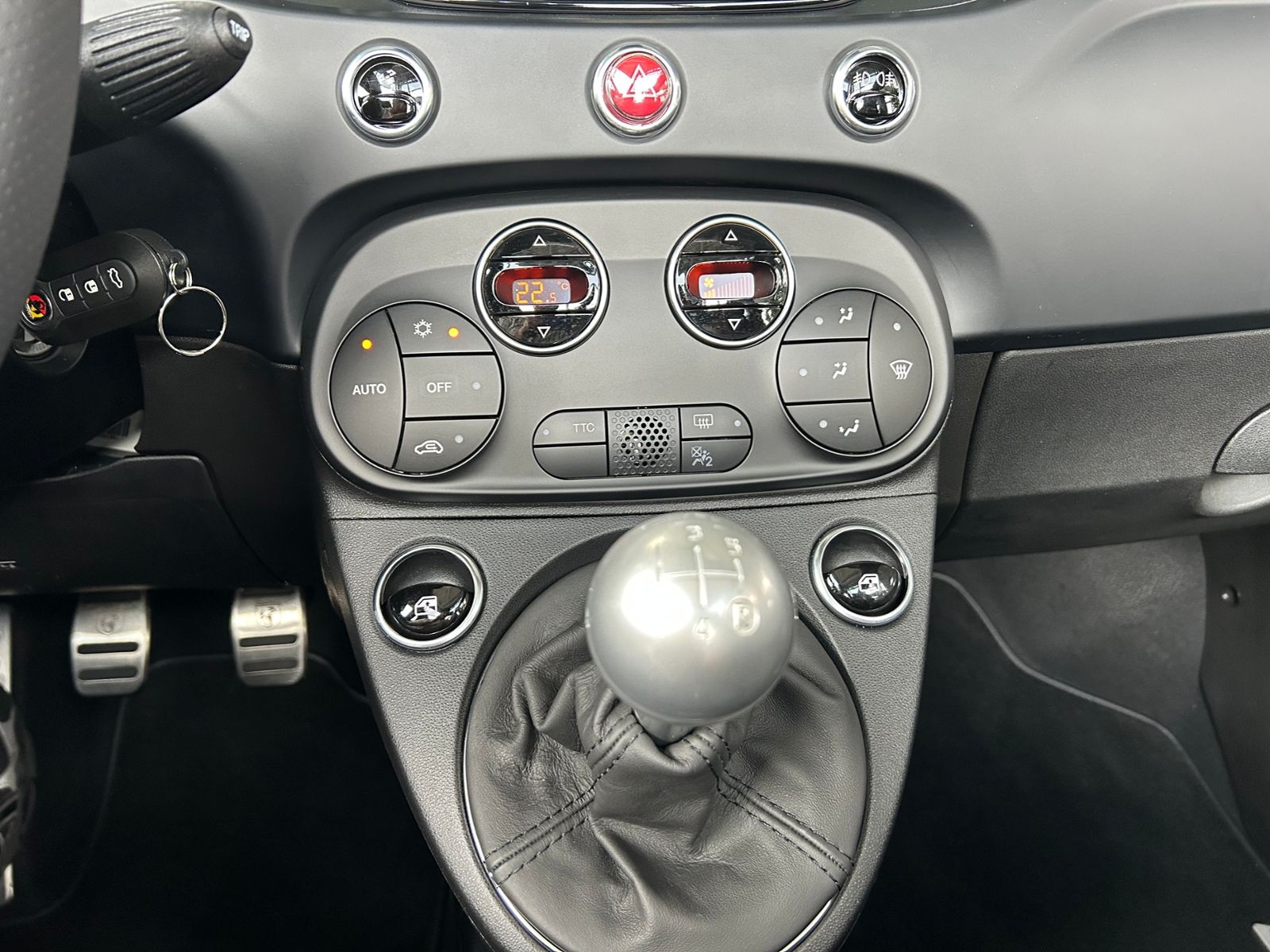 Fahrzeugabbildung Abarth 695 C KLIMA NAVI ALU 17 "  Nur  1450  km