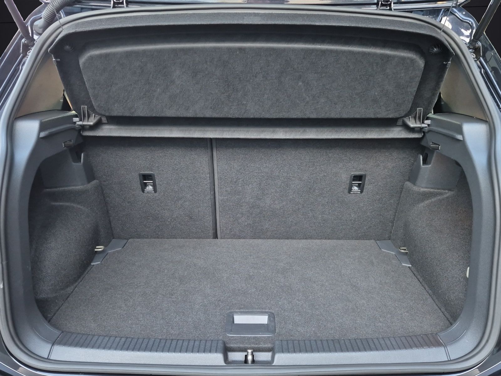 Fahrzeugabbildung Volkswagen T-Cross TSI Goal DSG LED AHK Navi AID ACC Park-A