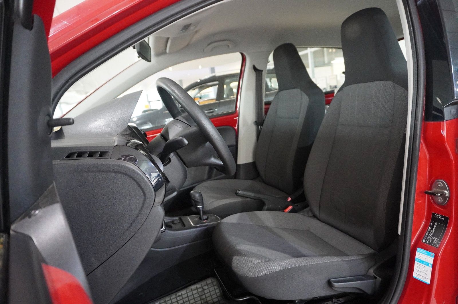 Fahrzeugabbildung Volkswagen up! 1.0 MOVE 5-TÜR AUTOMATIK KLIMA/AUX/CD