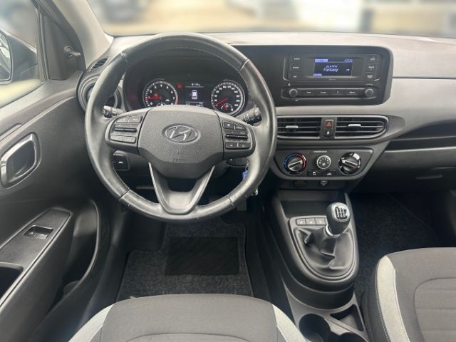 Fahrzeugabbildung Hyundai i10 Select 1.0 +KLIMA+RADIO+TEMPOMAT+SHZ+PDC+ALL