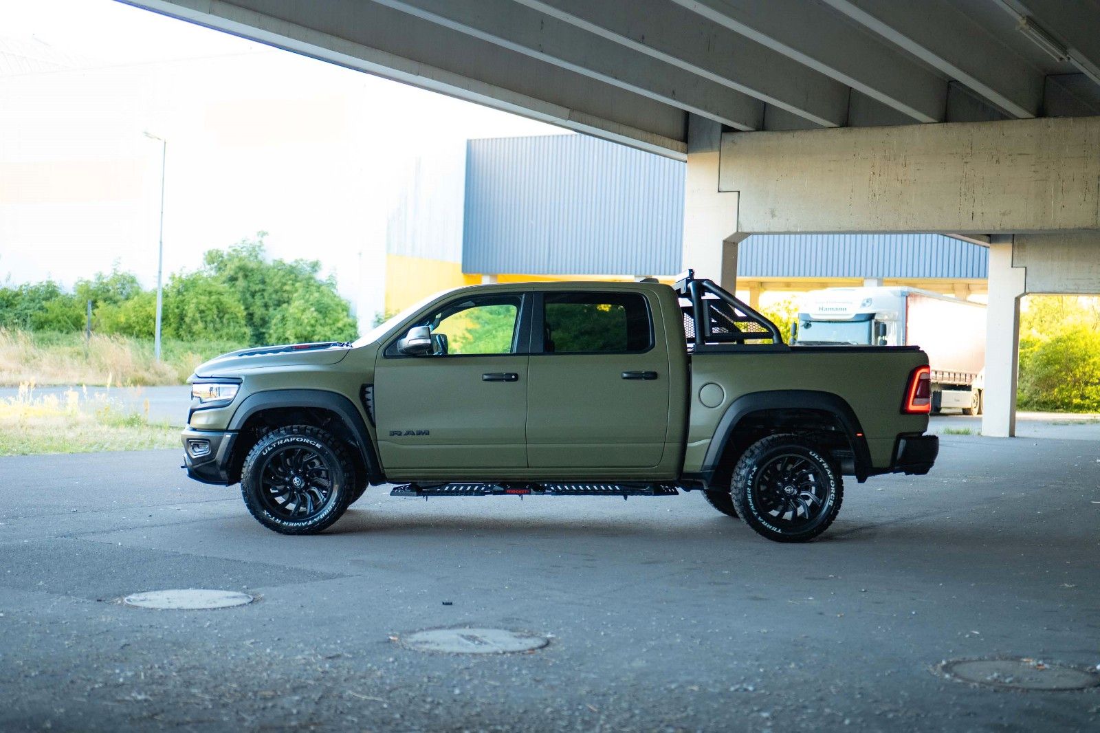 Fahrzeugabbildung Dodge RAM 5.7 V8 HEMI 4x4 LARAMIE OFFROAD TRX Styling