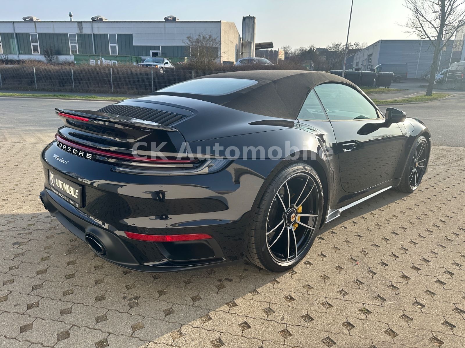 Fahrzeugabbildung Porsche 911 Turbo S Cabriolet Sport-Chrono/360°/ACC/LED