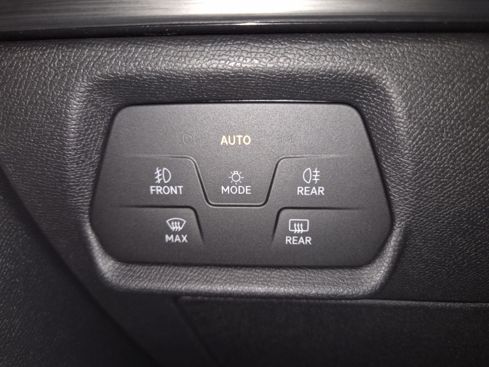 Fahrzeugabbildung CUPRA Leon VZ e-Hybrid / GEPFLEGT / NAVI / KAMERA