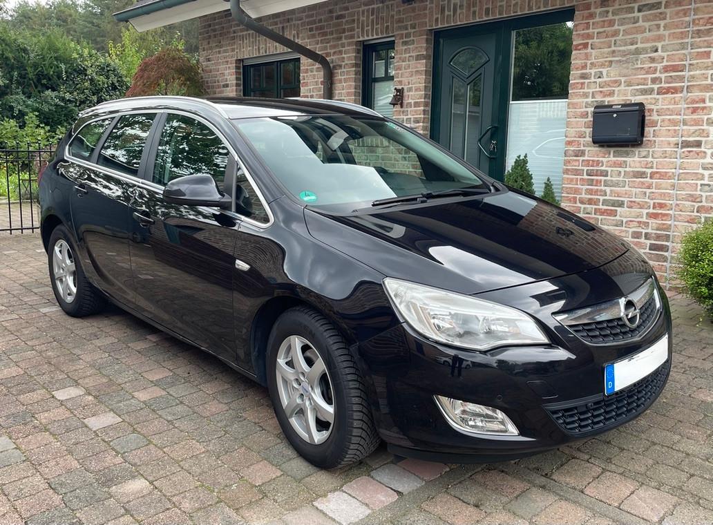 Opel Astra, 2011