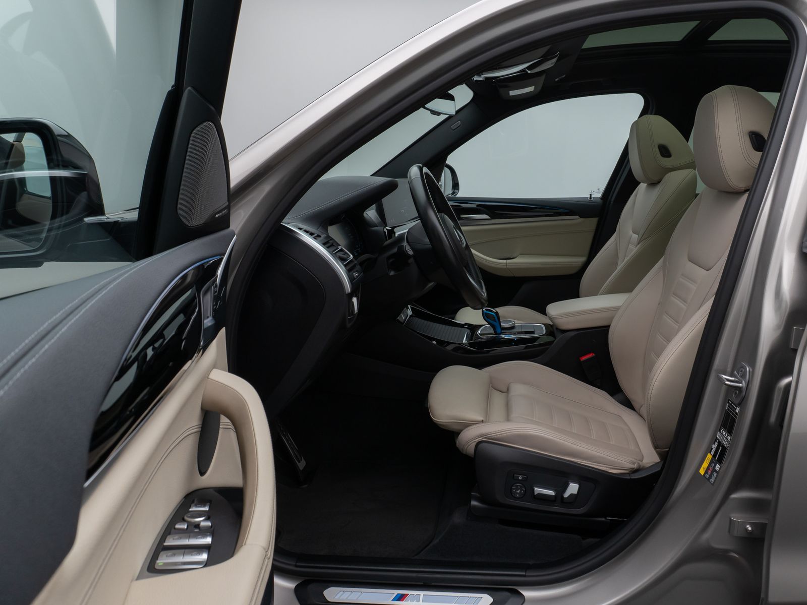 Fahrzeugabbildung BMW iX3 Impressive M Sport Panorama Laser HUD H/K