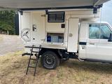 Toyota Land Cruiser HZJ79 mit Globe Camper von 2001 - Toyota Land Cruiser Geländewagen 79 mit Diesel-Antrieb