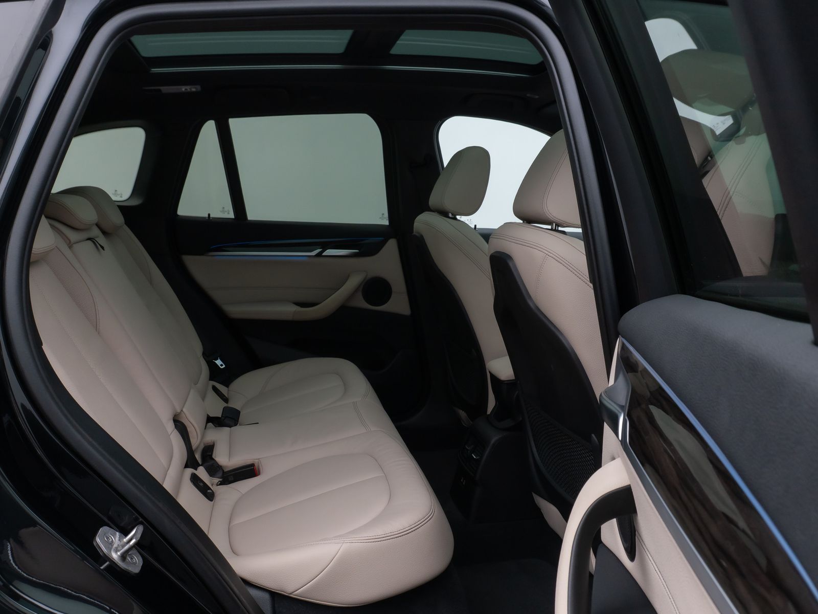 Fahrzeugabbildung BMW X1 xD25e MSport Panorama Kamera HUD DAB HiFi AHK