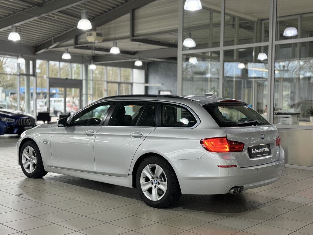 Fahrzeugabbildung BMW 520d Panorama PDC Xenon Sitzhzg NaviPro Tempomat