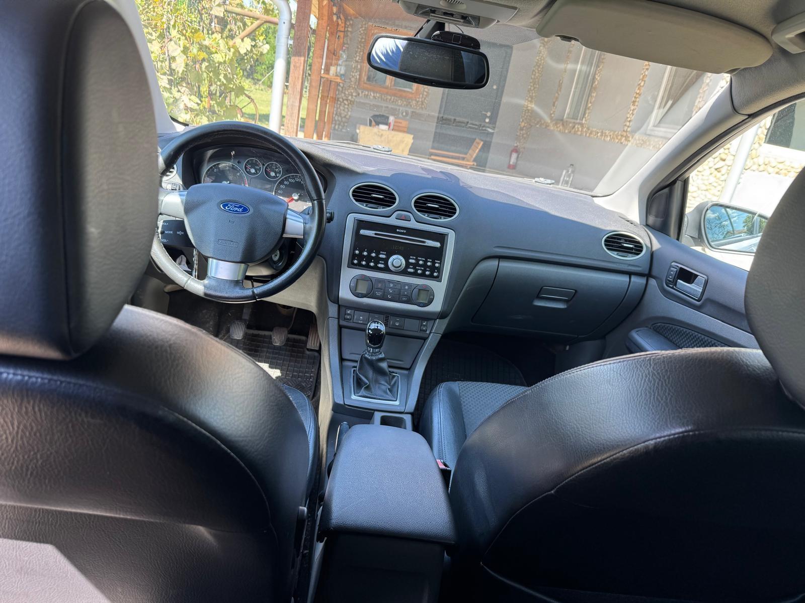 Ford Focus 2006 — interior