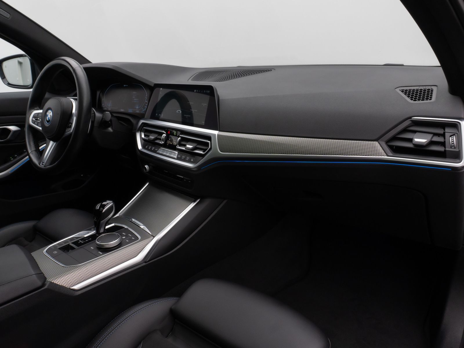 Fahrzeugabbildung BMW 330e M Sport Panorama Kamera Laser HUD DAB HiFi