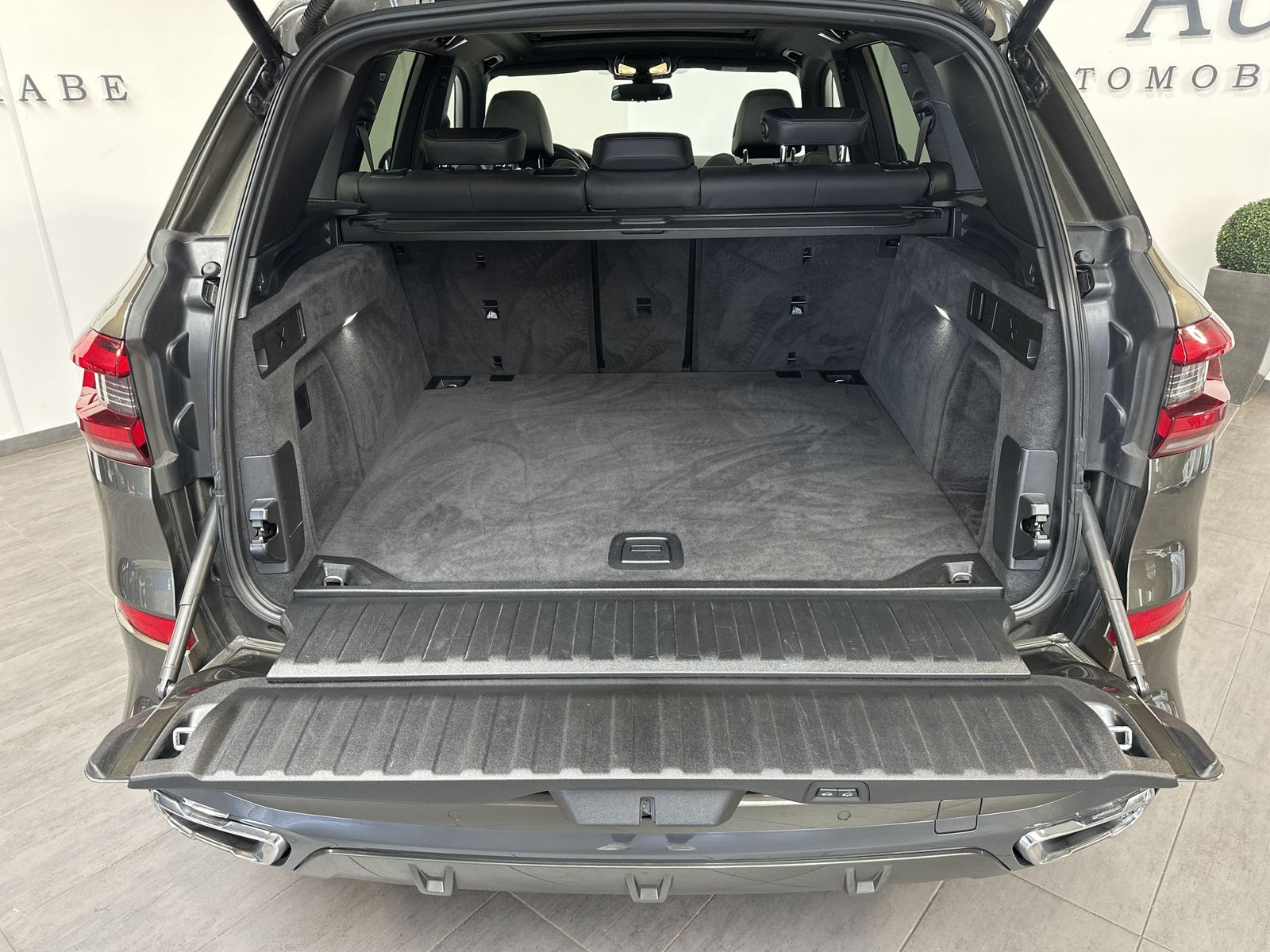 Fahrzeugabbildung BMW X5 xDrive30d M-Sport NAV+LASER+PANO+22ZO+HEAD-UP