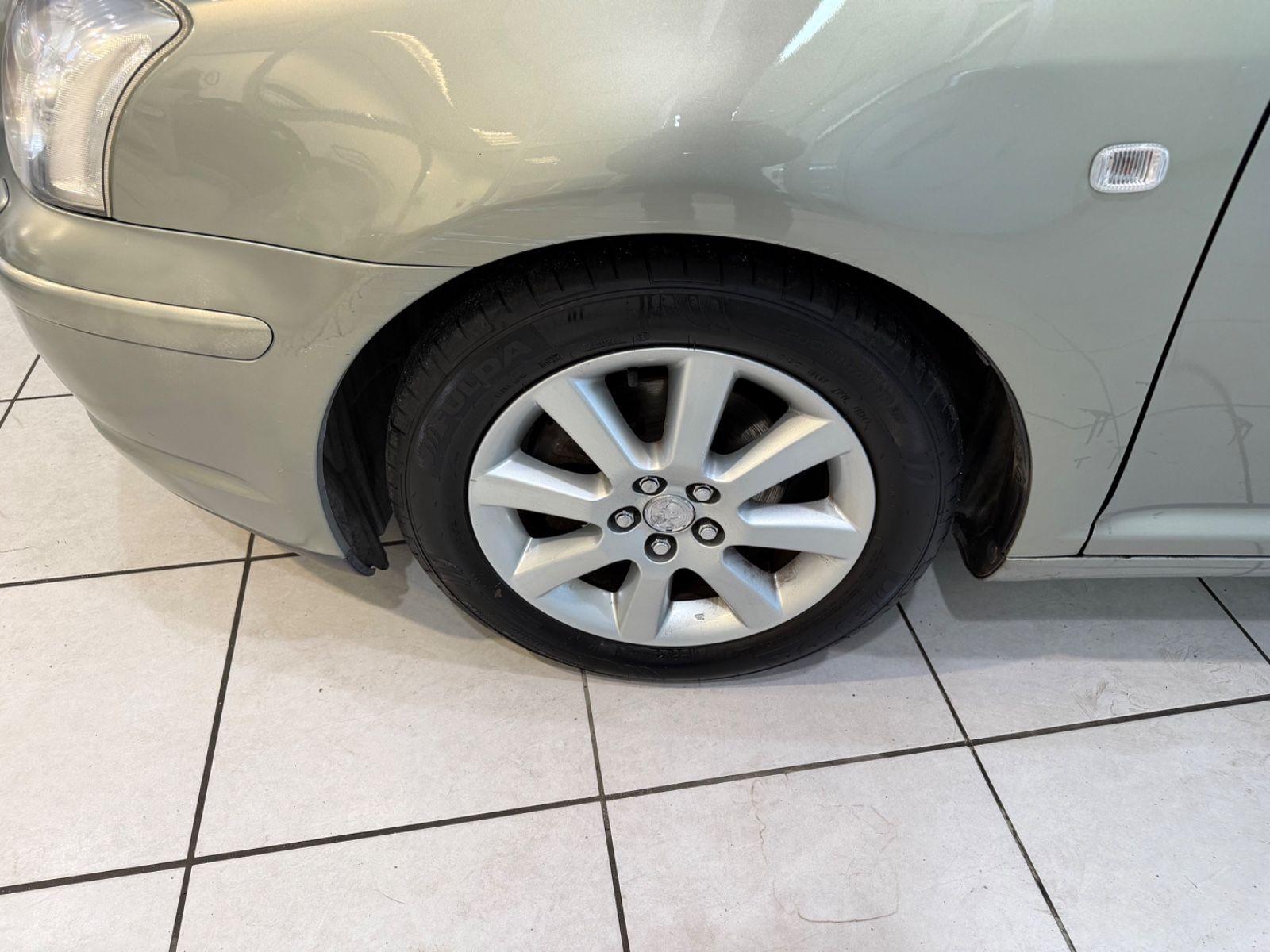 Fahrzeugabbildung Toyota Avensis 1.8 Executive Liftback