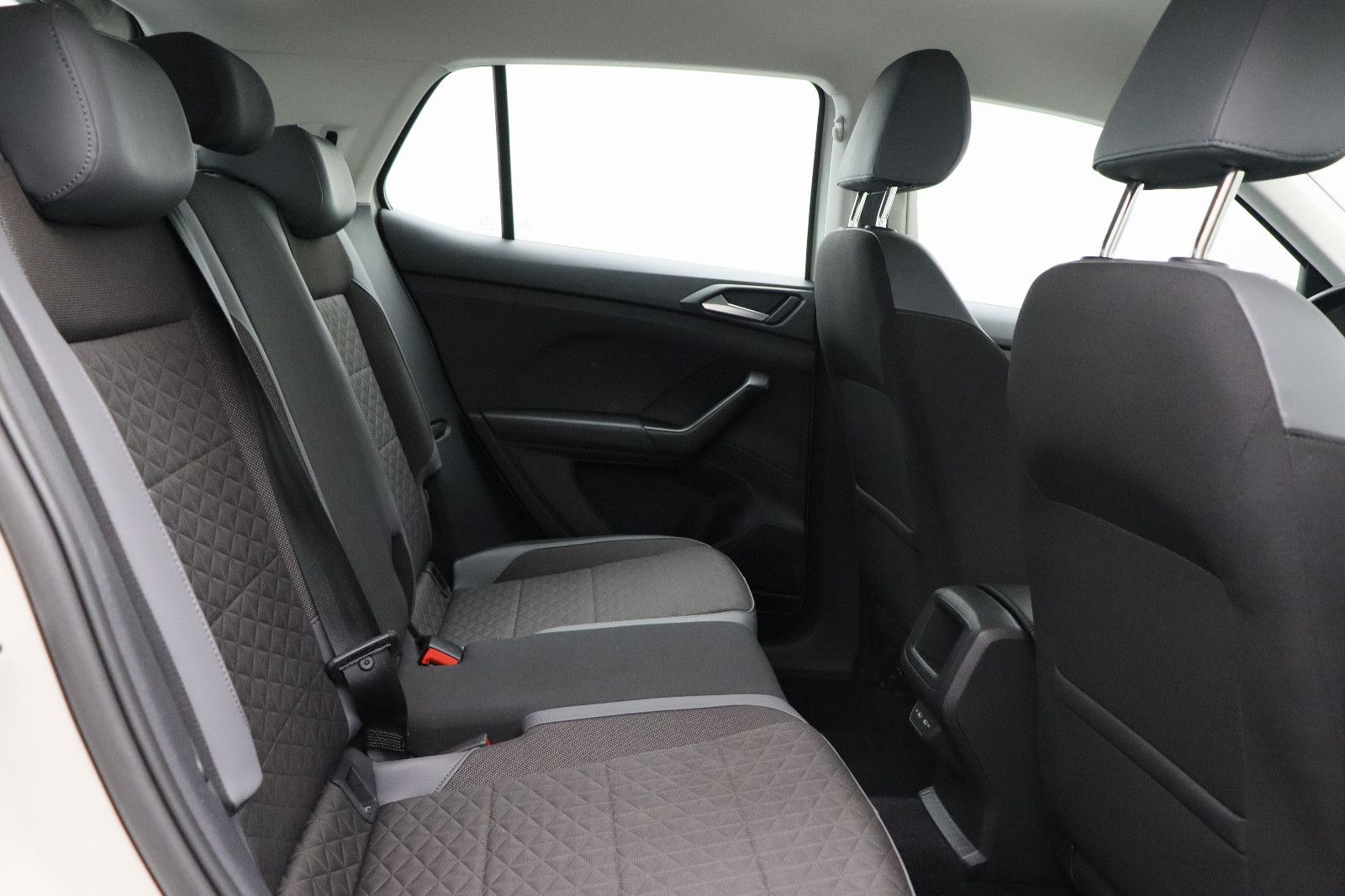 Fahrzeugabbildung Volkswagen T-Cross Navi LED AppleCar Einparkhilfe v+h