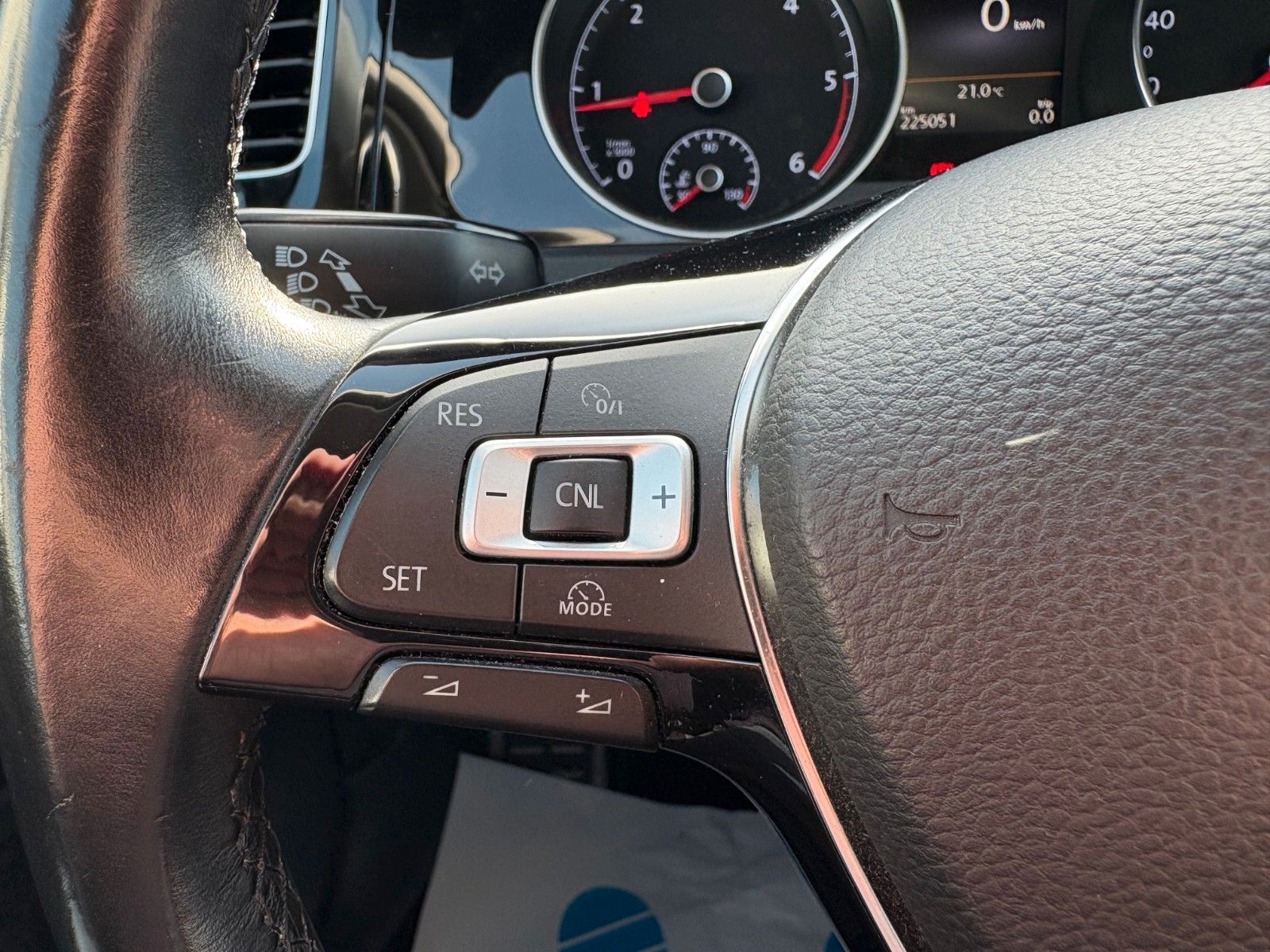 Fahrzeugabbildung Volkswagen Golf VII 1.6 TDI Allstar Navi AHK 2.HD SCHECKHFT