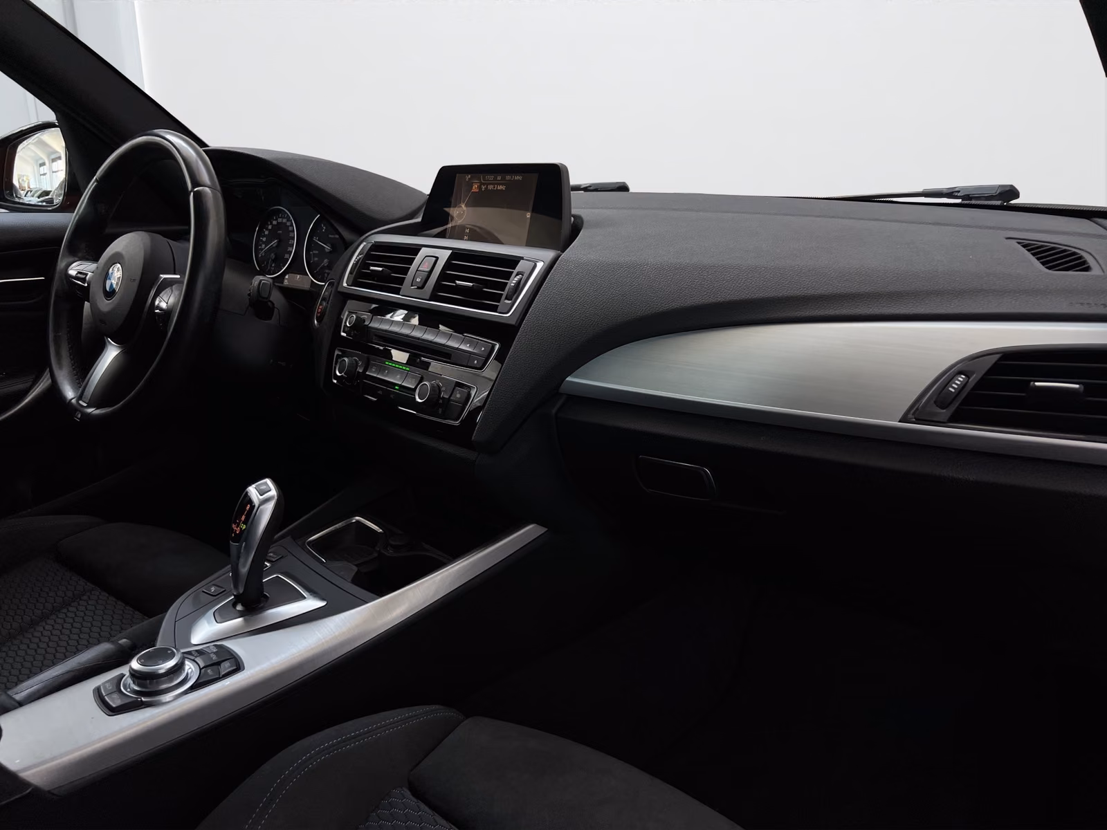 BMW 118 i M Sport*1.Hand*KLIMA*NAVI*LED*PDC*SHZ*