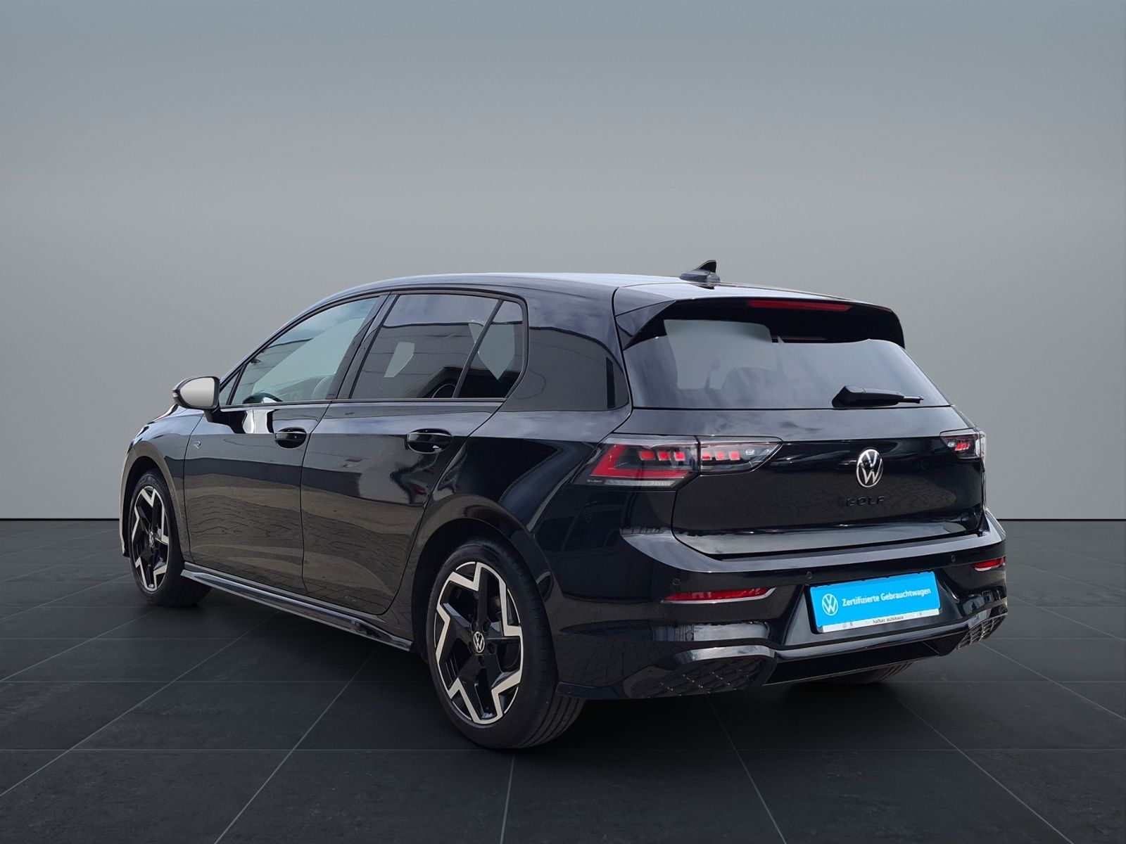 Volkswagen Golf 1.5 TSI R-Line 1,49% AHK PANOD NAVI WR MATR foto 5