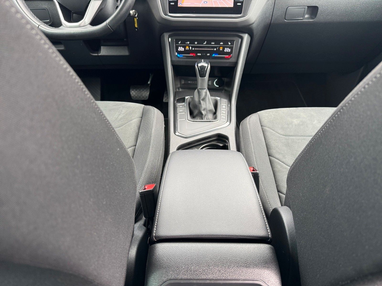 Fahrzeugabbildung Volkswagen Tiguan Elegance 1.5 TSI