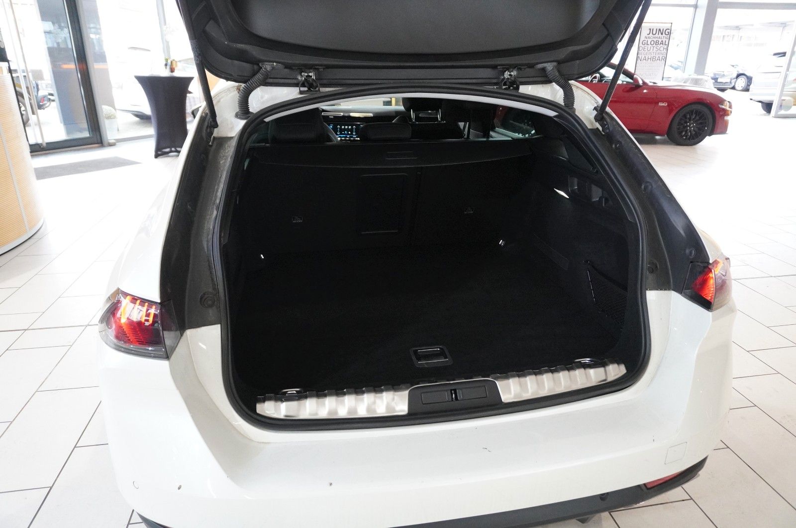 Fahrzeugabbildung Peugeot 508 SW 1.2T ALLURE PACK NAVI/LED/KAMERA/SHZ/VIRT