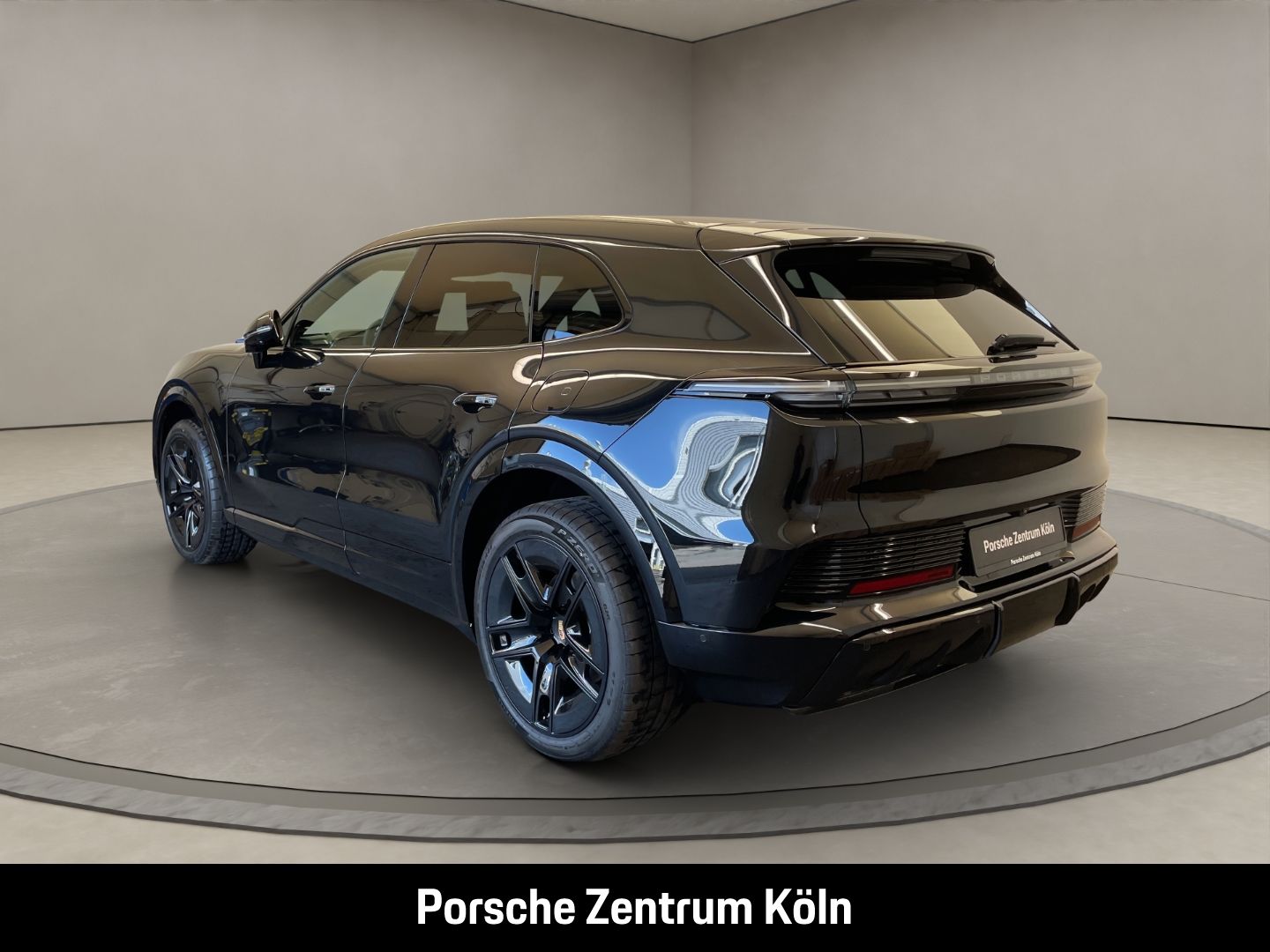 Porsche Cayenne S Electric imagem 3