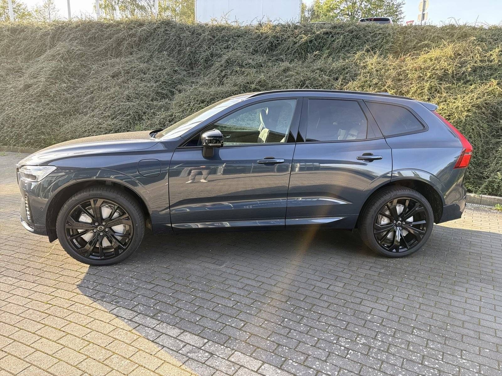 Volvo XC60 Black Edition T8 AWD Plug-in Hybrid imagem 3