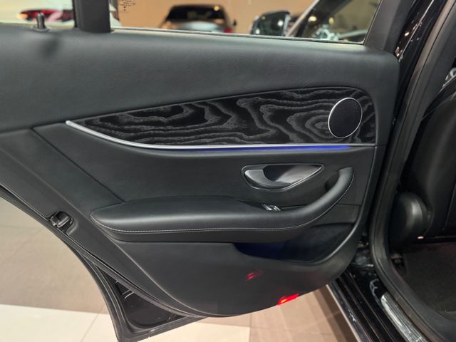 Mercedes-Benz E 200 T Avantgarde*ANHÄNGER*CAM*LED*NAVI*LEDER*