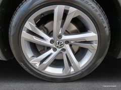 VW Tiguan 2.0 TDI R-Line 4M Matrix Nav Ahk Sport-Pa VW Tiguan 2.0 TDI R-Line 4M Matrix Nav Ahk Sport-Pa