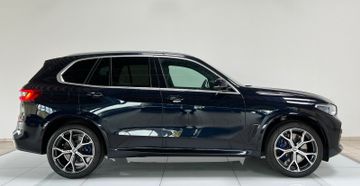 Fahrzeugabbildung BMW X5 xD30d M Sport Laser HUD Kamera Panorama H/K