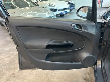 Opel Corsa D Selective *Klimaanlage*