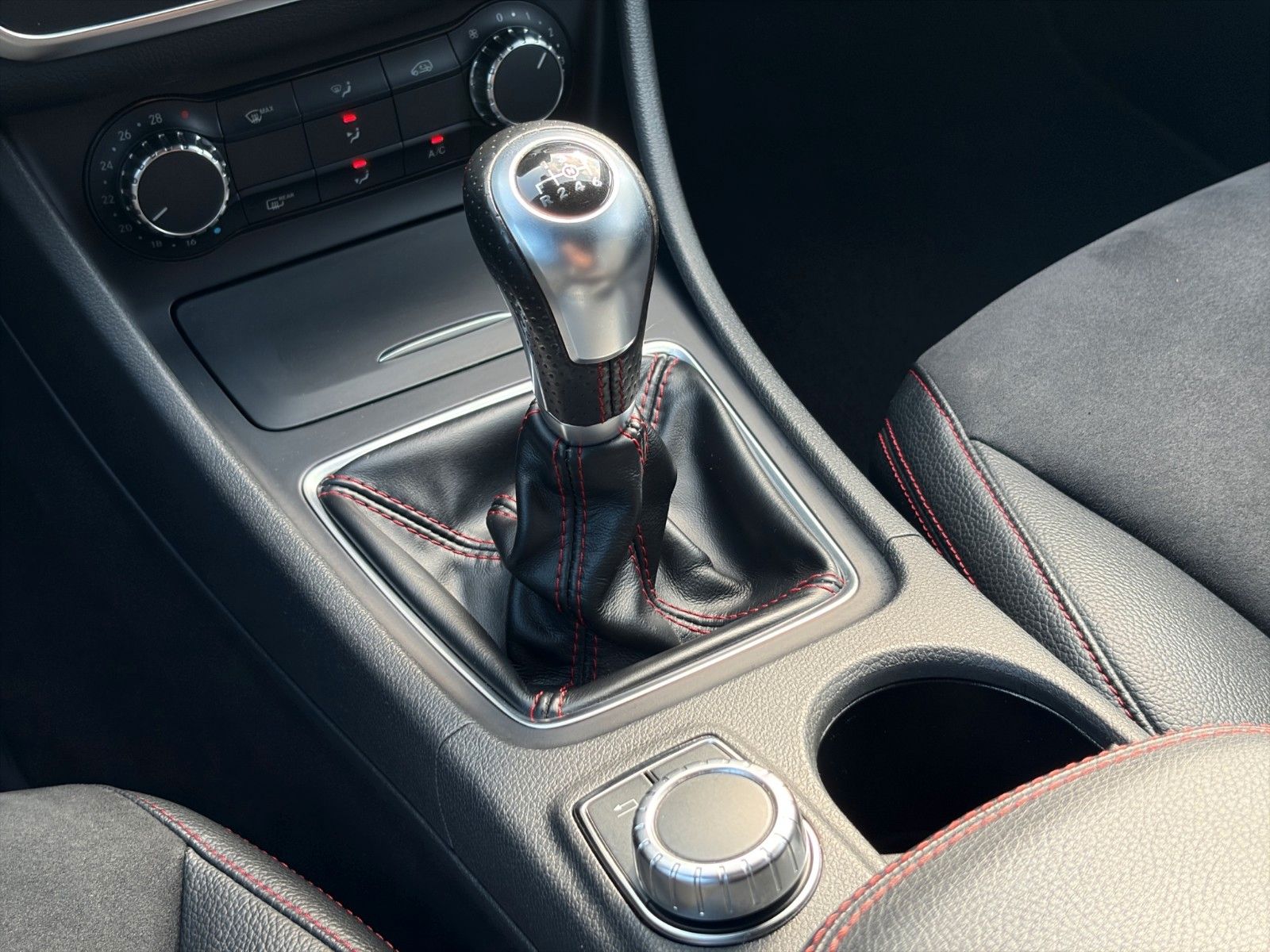 Fahrzeugabbildung Mercedes-Benz CLA 200 AMG Line SB*Night-Paket*Xenon*SHZ*Navi**