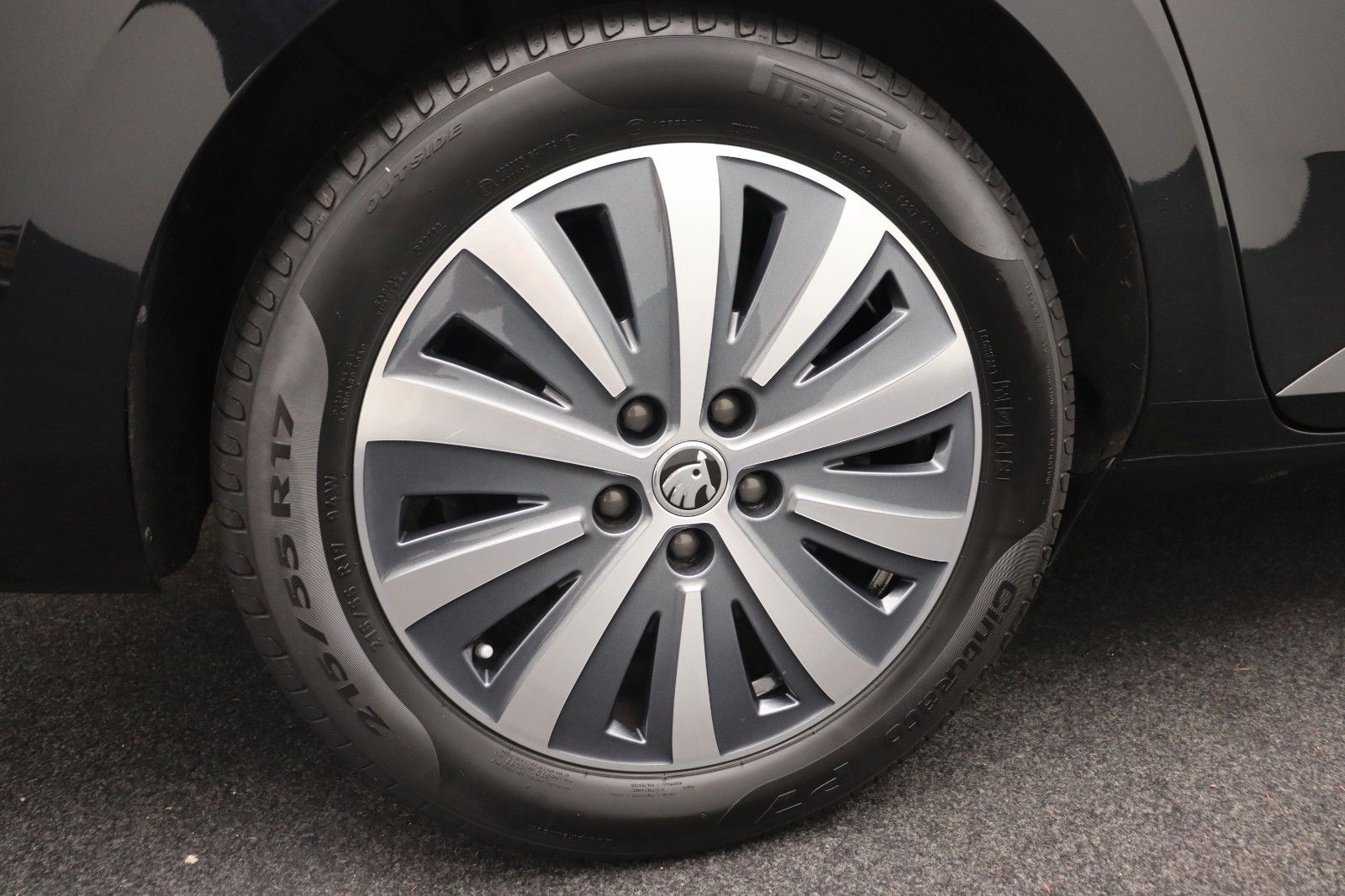 Fahrzeugabbildung SKODA Superb Combi Ambition LED ACC Navi