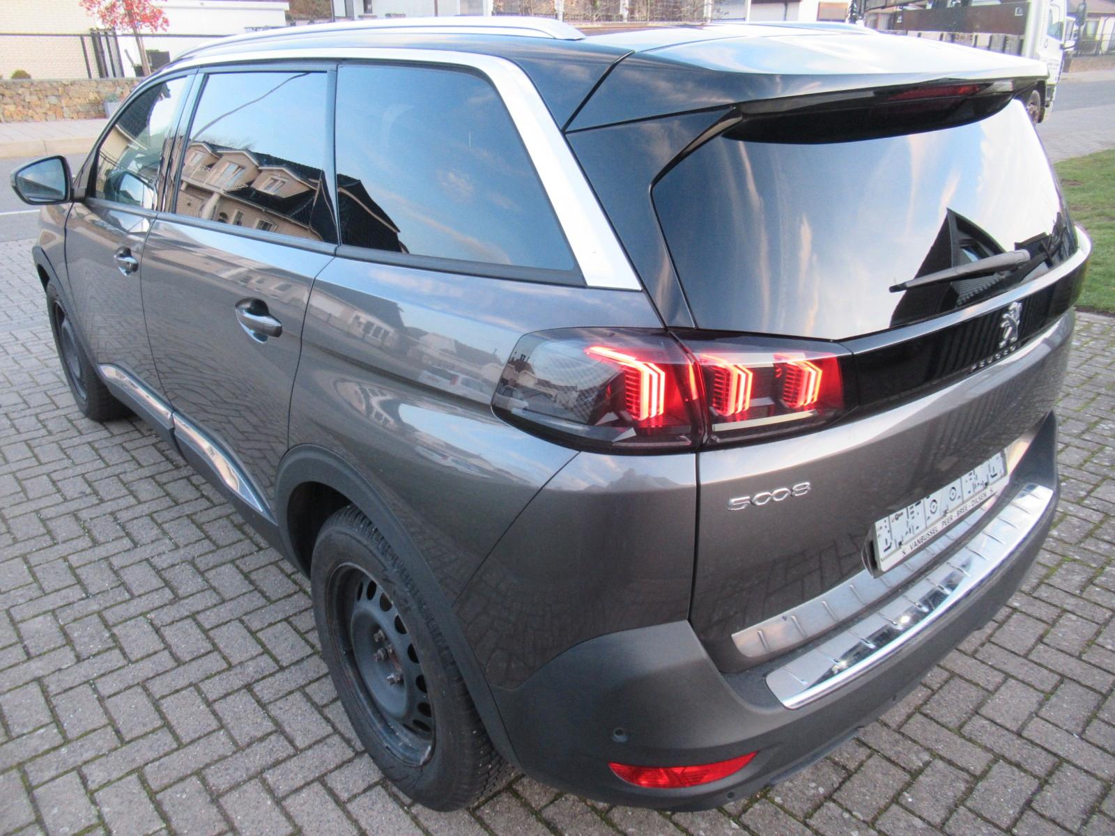 Peugeot 5008 PureTech 130 Allure Teilleder Navi Camera.