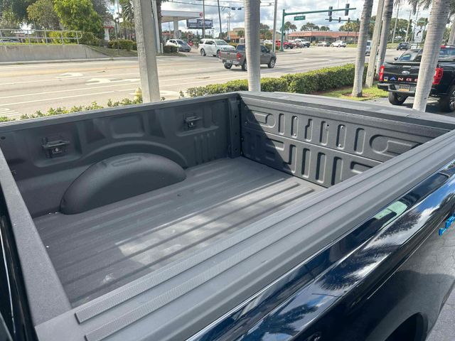 Ford F 150 Lightning SXT AWD  Elektro 2023 dunkelblau