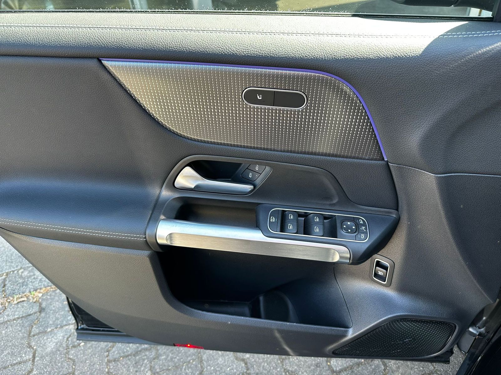 Fahrzeugabbildung Mercedes-Benz EQB 250 PROGRESS NAVI+LED+SITZHZ+KAMERA+TEMP+DAB