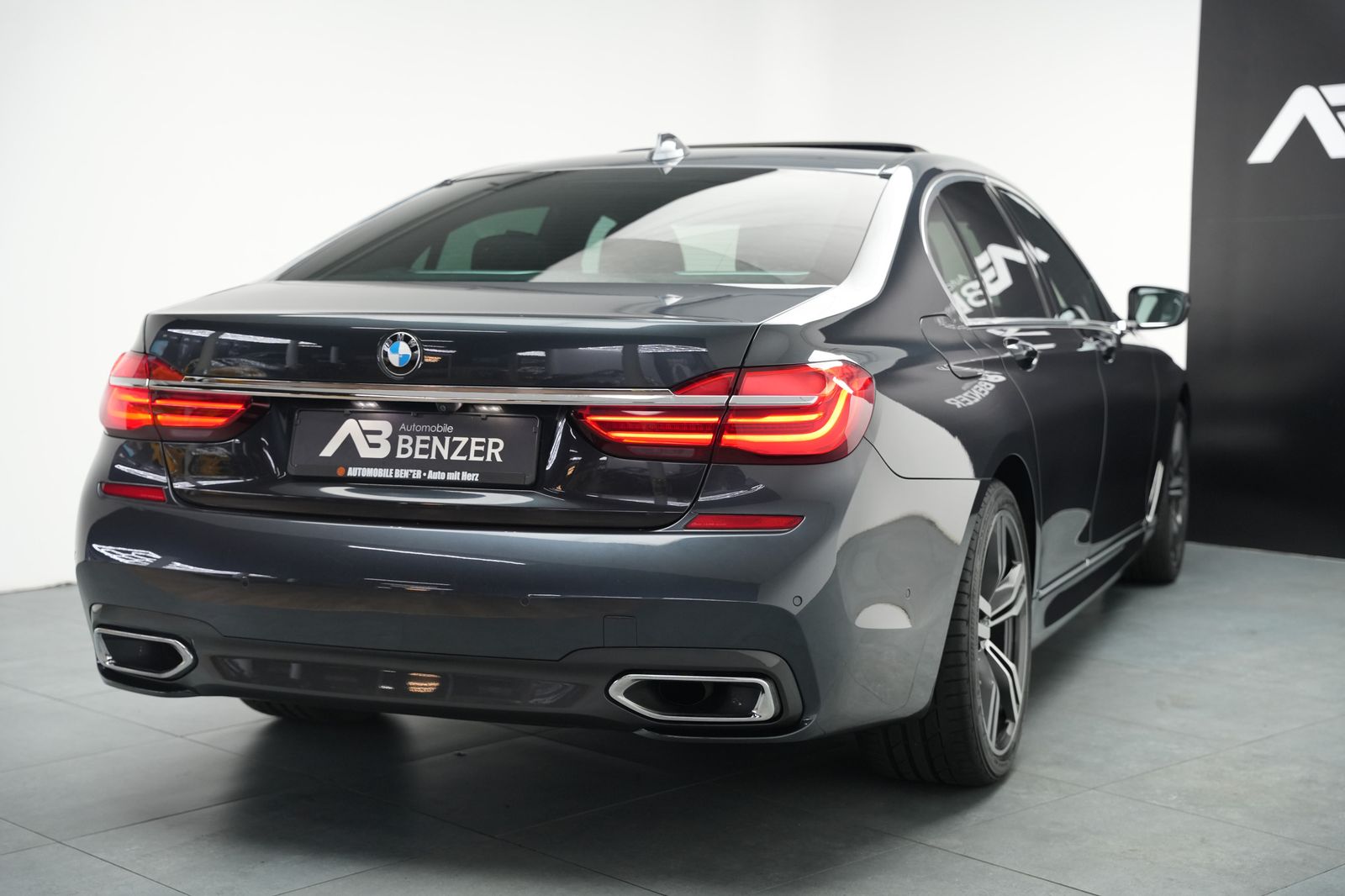 Fahrzeugabbildung BMW 750 750 xDrive*M-Paket*S-Dach*Bowers&Wilkins*HUD