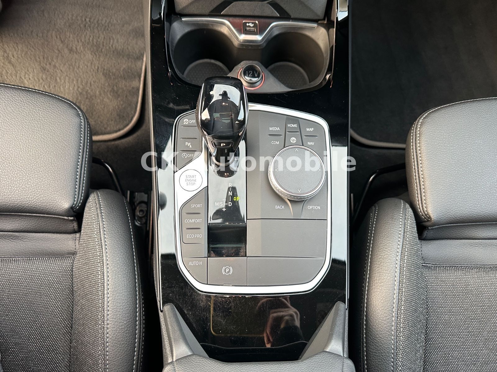 Fahrzeugabbildung BMW 118d Sport-Line/Shadow-Line/Navi/Pano/LED/PDC