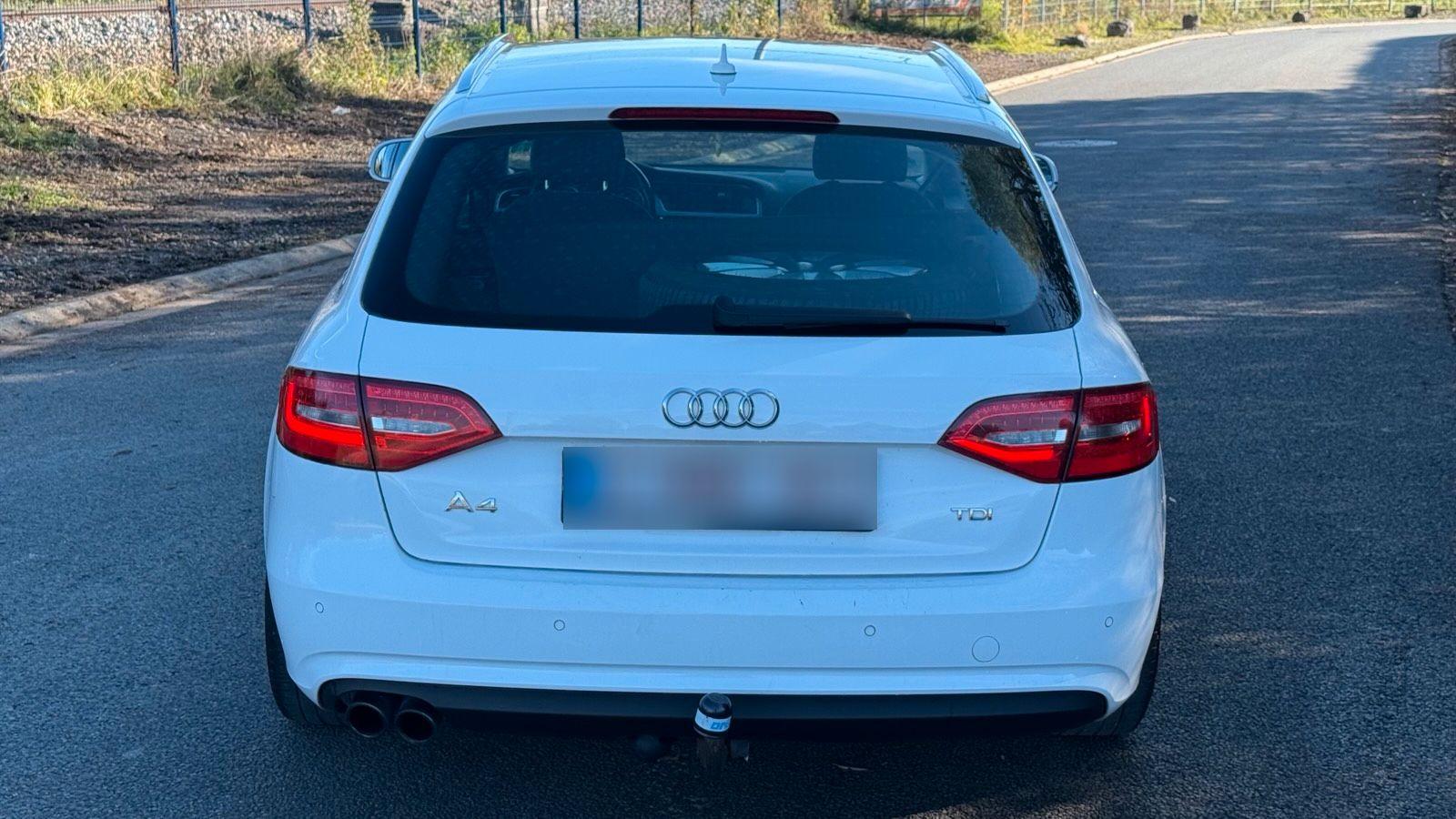 Audi A4 2014 — салон