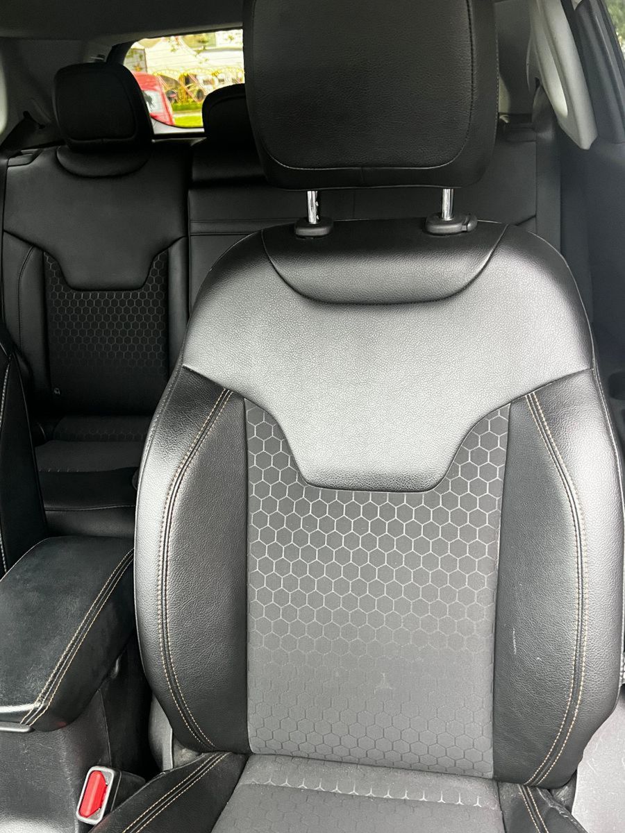Fahrzeugabbildung Jeep Compass 1.3 T-GDI I4 LIMITED DCT 150 PS
