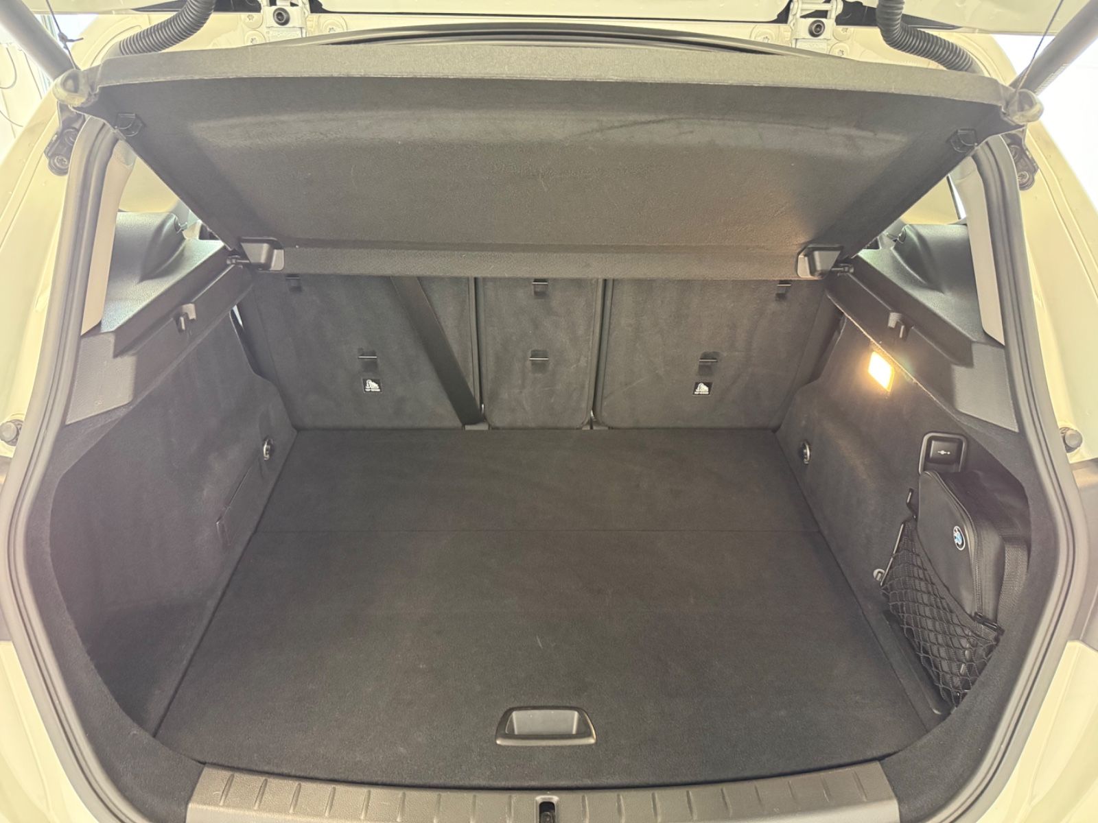 Fahrzeugabbildung BMW 220 i Active Tourer Advantage Business-Paket