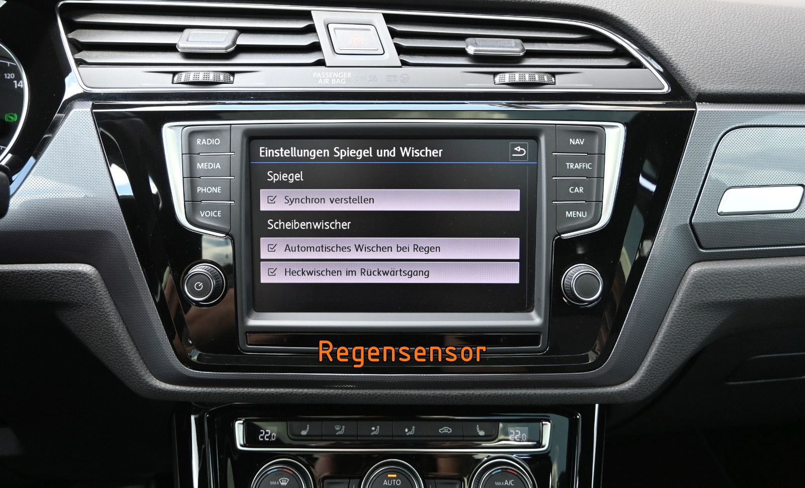 Fahrzeugabbildung Volkswagen Touran 2.0 TDI DSG R-Line °ACC°AHK°PANORAMA°KAM°