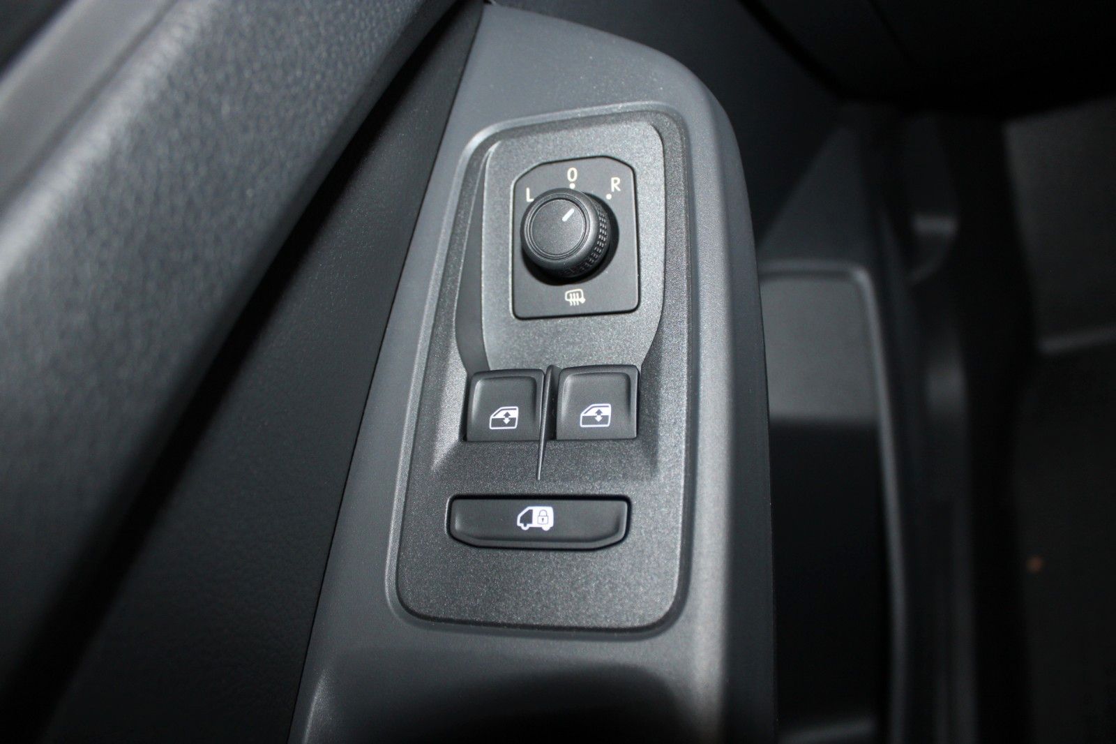 Fahrzeugabbildung Ford Transit Connect TREND L1 AHK NAVI IACC uvm.