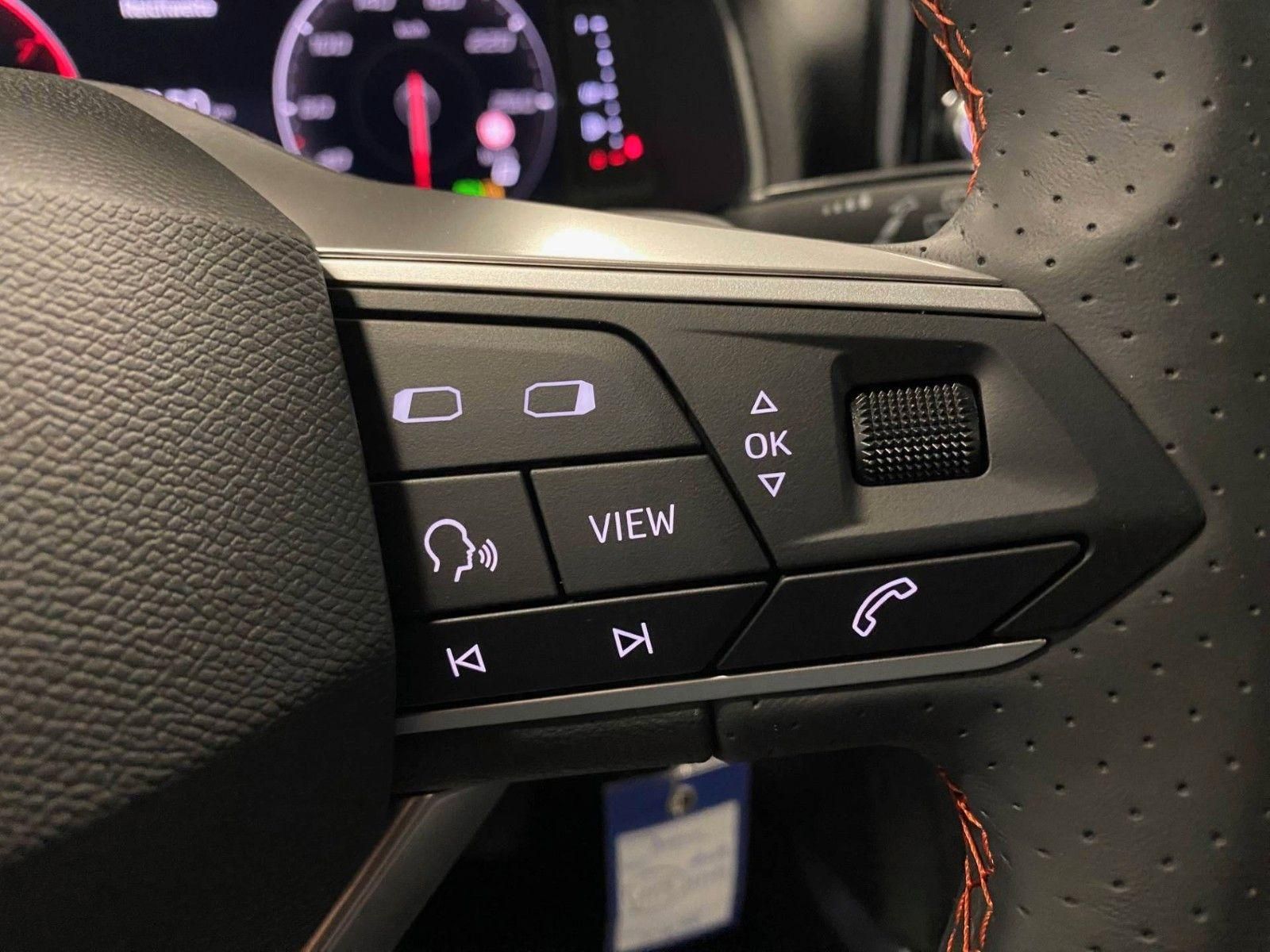 Fahrzeugabbildung SEAT Arona 1.5 TSI FR DSG GARANTIE 5+ACC+AHK+Spurwech
