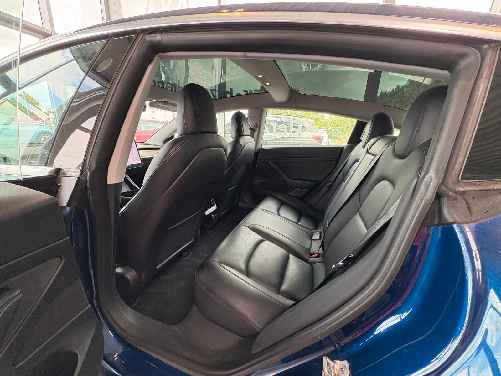 Fahrzeugabbildung Tesla Model 3 Standard Range Plus RWD 60kw