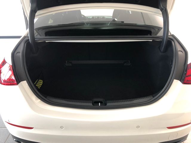 Fahrzeugabbildung Mercedes-Benz C 200 /Avantgarde/Night /Burmester