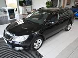 Skoda Octavia Combi 1.6TDI GreenTec Ambition LM PDC ZV - Skoda Octavia aus 2012 mit Diesel-Antrieb: Kombi, 1.6