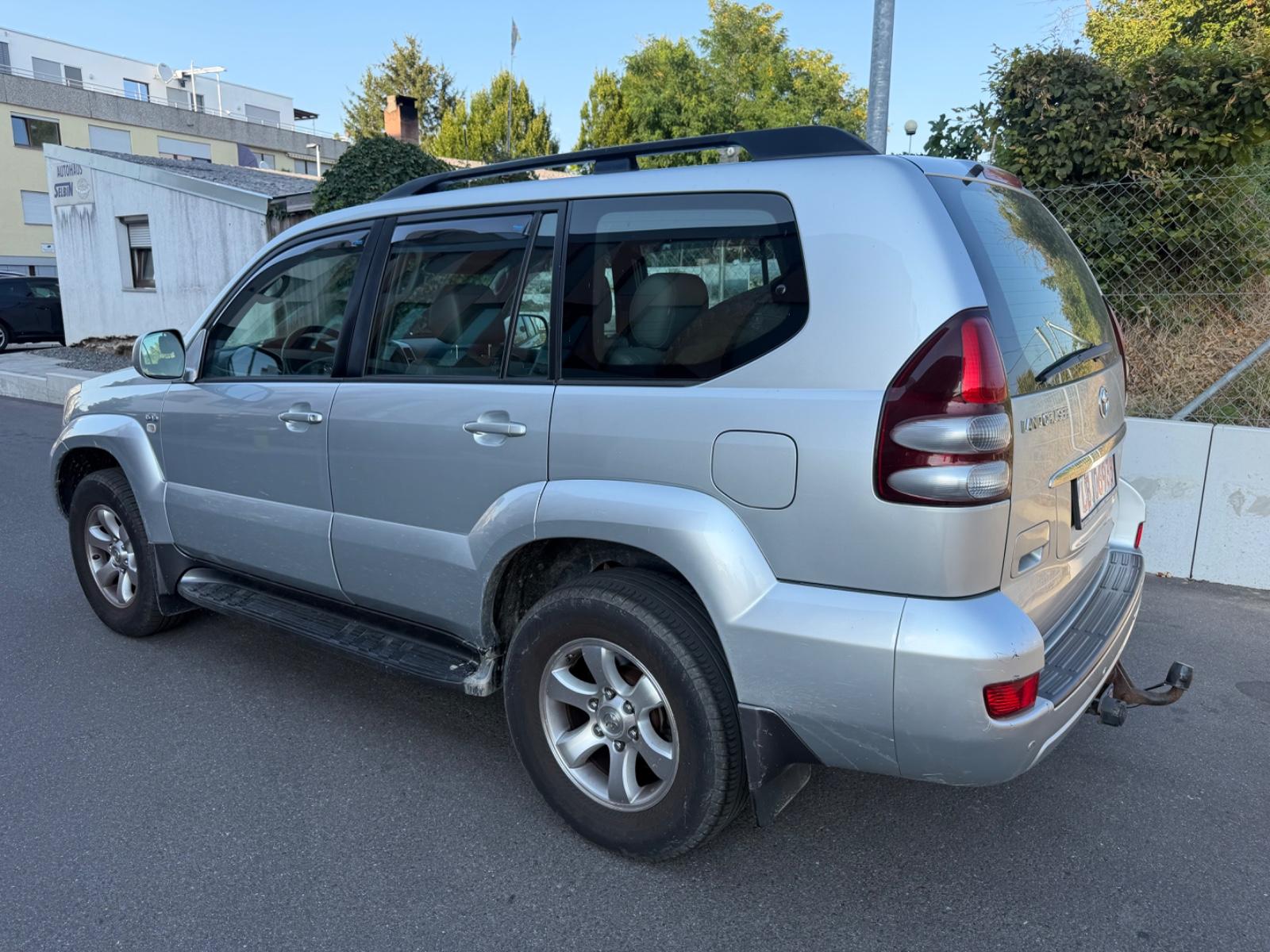 Toyota Land Cruiser 3.0 D-4D 166ch - 1 ère main - Carnet entretien - Ecran tactile - Pneus toutes saisons - Régulateur