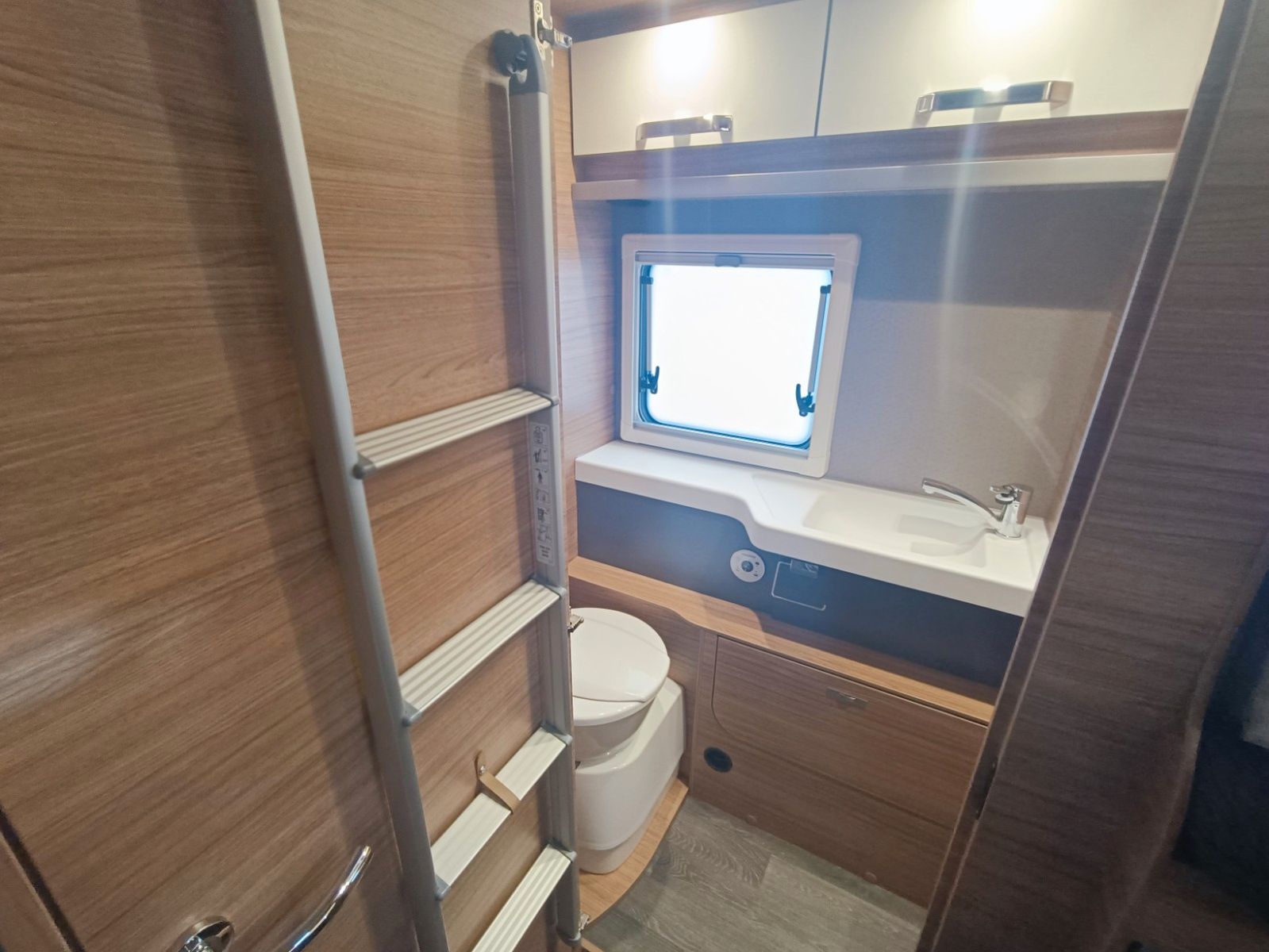 Fahrzeugabbildung Weinsberg CaraSuite 700 MEG Ford *Automatik*TV*Xenon