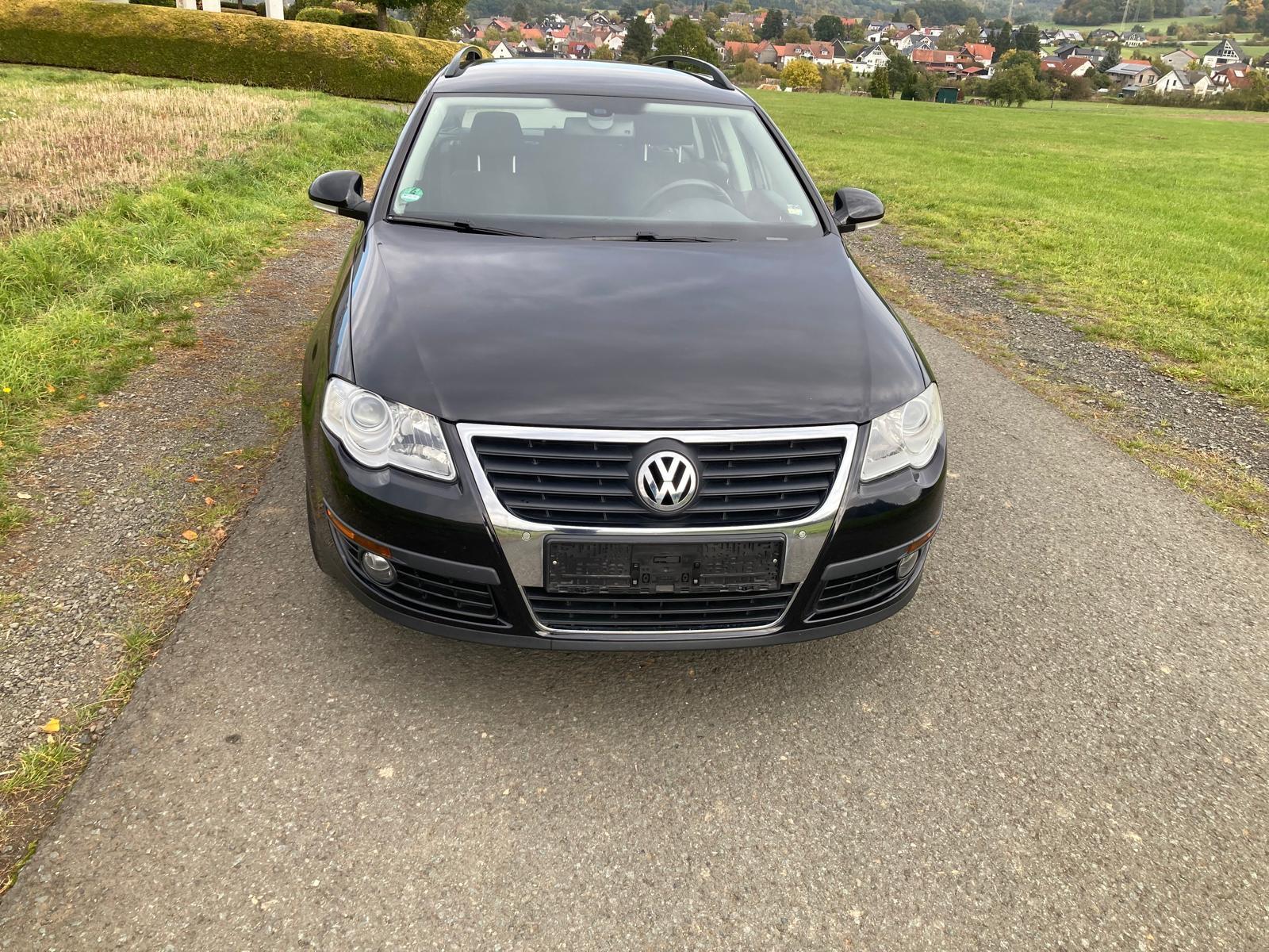 Volkswagen Passat 2010 — rear view